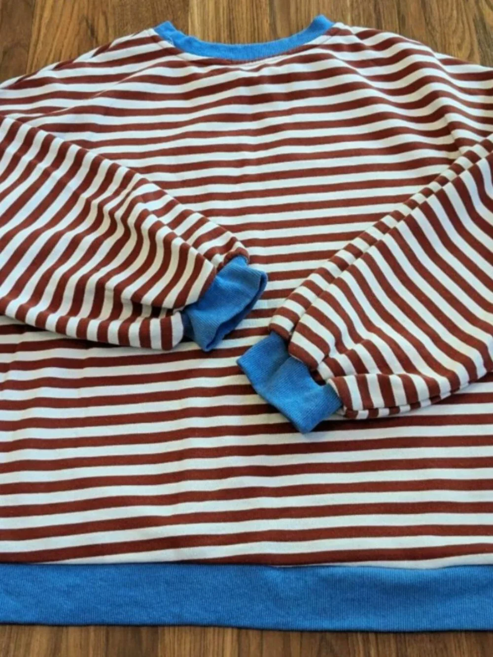 UEU Cozy Casual Chic Streetwear Rust & Cream Striped Medium Weight Sweatshirt